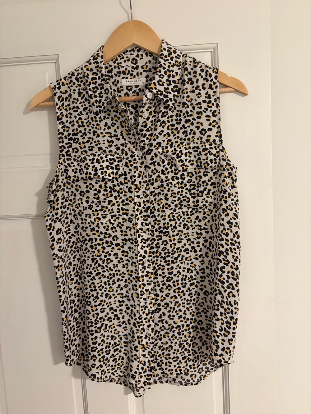 Equipment Femme XS 100% Silk Leopard Print Sleeveless Button Down Blouse